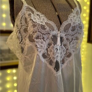 Vintage NWT Lorraine White Lace Chemise